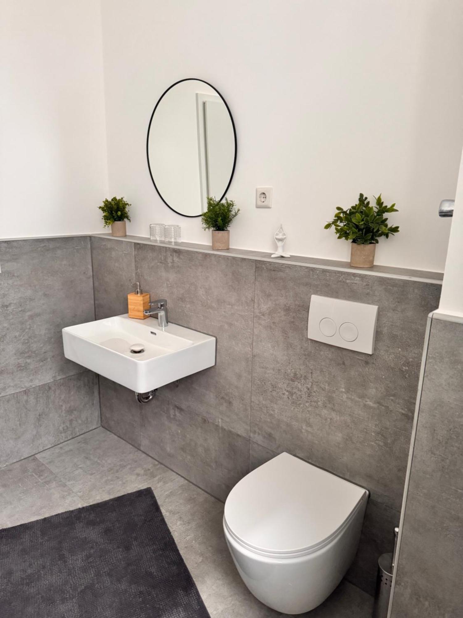 Studio Apartment Im Zentrum Mit Parkplatz & Neuem Badezimmer Magdeburgo Exterior foto